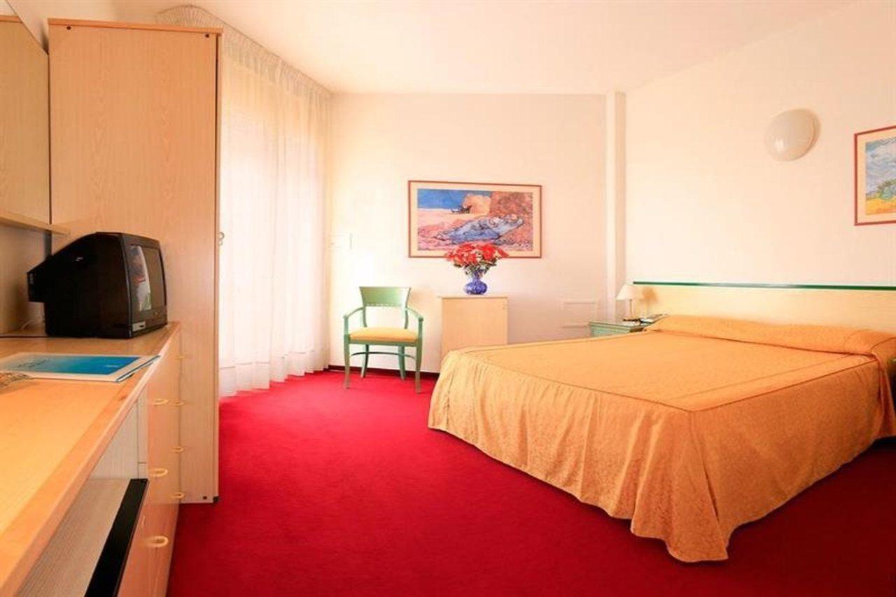 Hotel Majestic Лидо-ди-Езоло Экстерьер фото