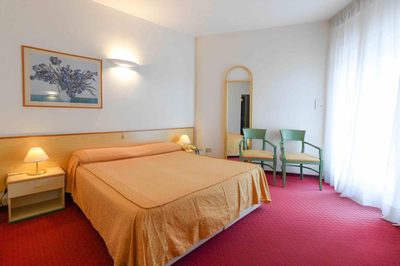 Hotel Majestic Лидо-ди-Езоло Экстерьер фото