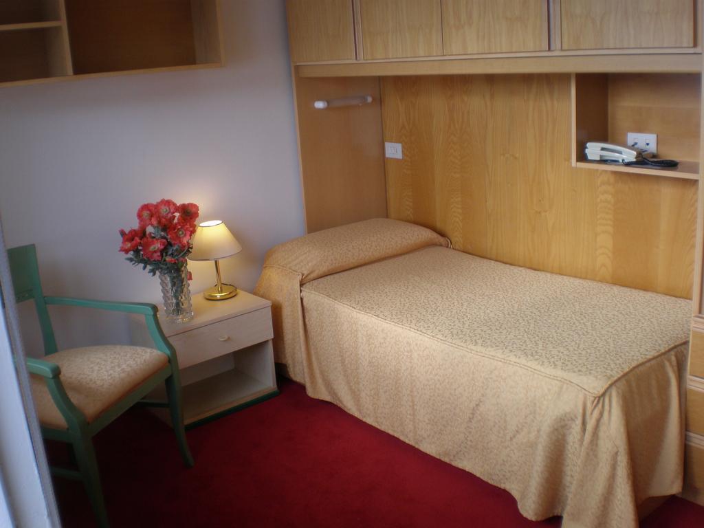 Hotel Majestic Лидо-ди-Езоло Номер фото