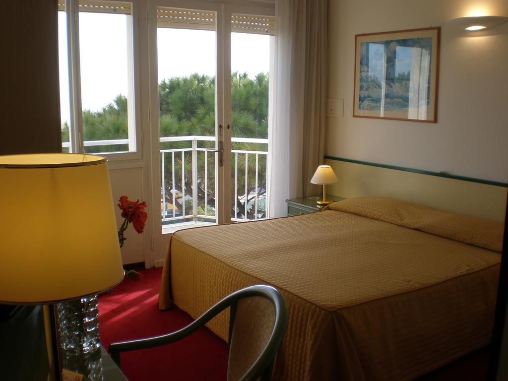 Hotel Majestic Лидо-ди-Езоло Номер фото