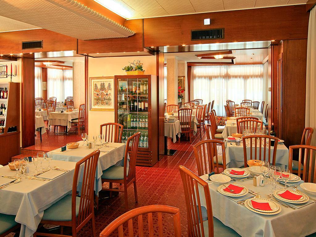 Hotel Majestic Лидо-ди-Езоло Экстерьер фото
