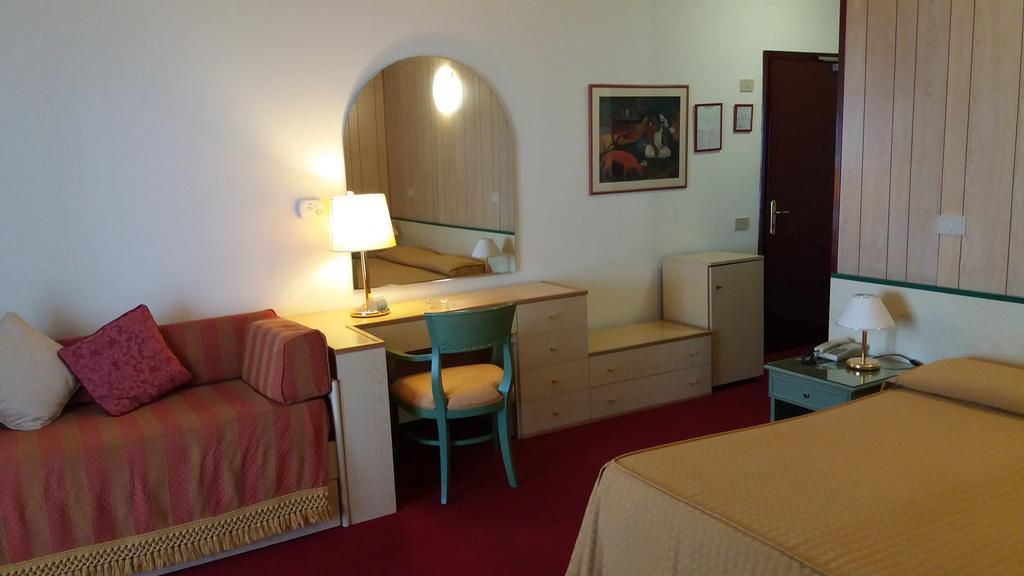 Hotel Majestic Лидо-ди-Езоло Экстерьер фото